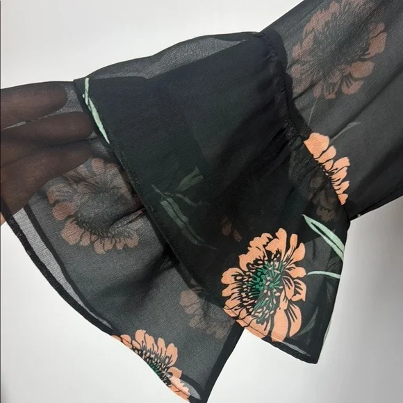 Cabi Black Floral Boxy Blouse with Ruffled Bell Sleeves Size Large - Picture 5 of 9